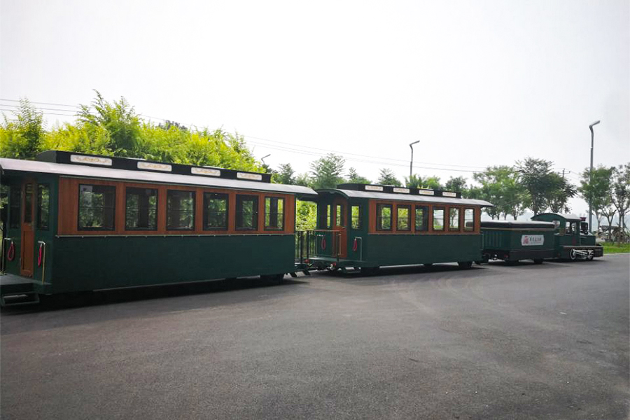 Classico grande treno di simulazione senza binari