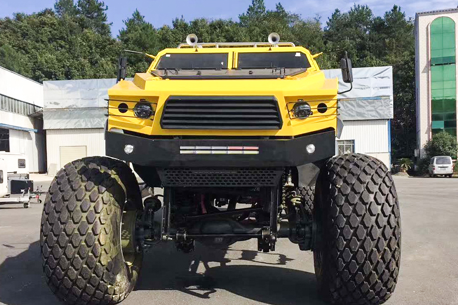 Camion safari nel deserto versione 6WD